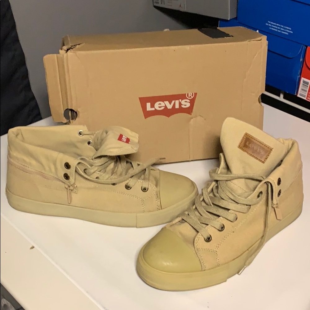 Levi’s Dillon Beige Hi Lo Sneakers boots size 11